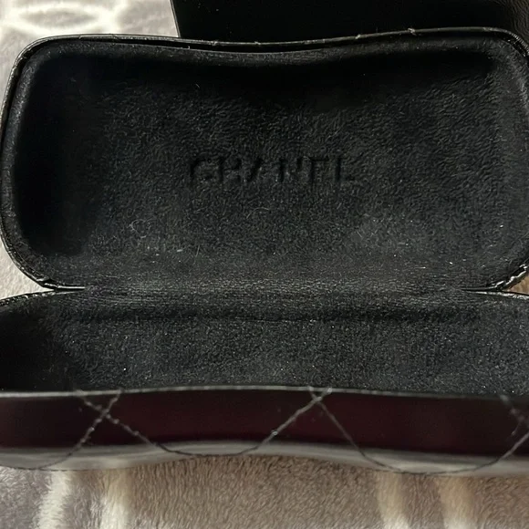 CHANEL Quilted glass case Excellent condition - Picture 2 of 7